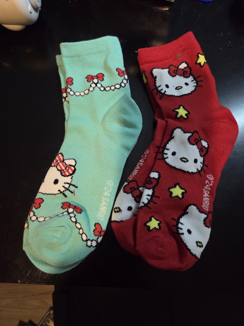 Hello Kitty Socks - Red & Mint Green Character Pair - Picture 2 of 2